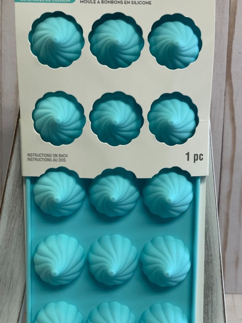 Novelty Silicone Shaped Candy Mold Chocolate Treat 15 Cavity Candy Drops NEW